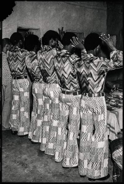 Les amis dans la même tenue, 1972