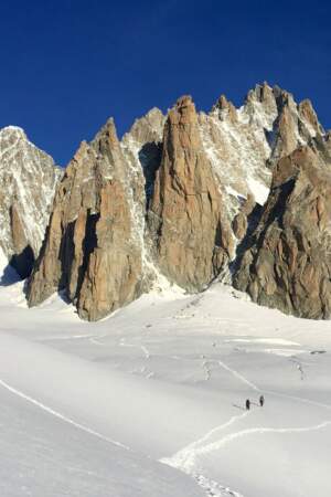 Dans le massif du Mont Blanc, le Grand Capucin et ses 400 m offrent la paroi granitique la plus verticale de France