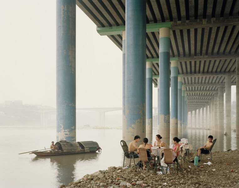 Pique-nique du dimanche dans la ville de Chongqing, série sur "Yangtze, The Long River", 2006-07