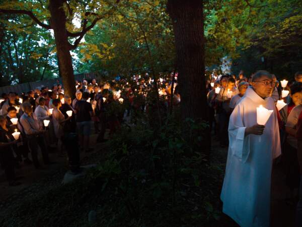 Le 14 août, le diocèse de Lyon organise une montée aux flambeaux jusqu’à Notre-Dame de Fourvière 