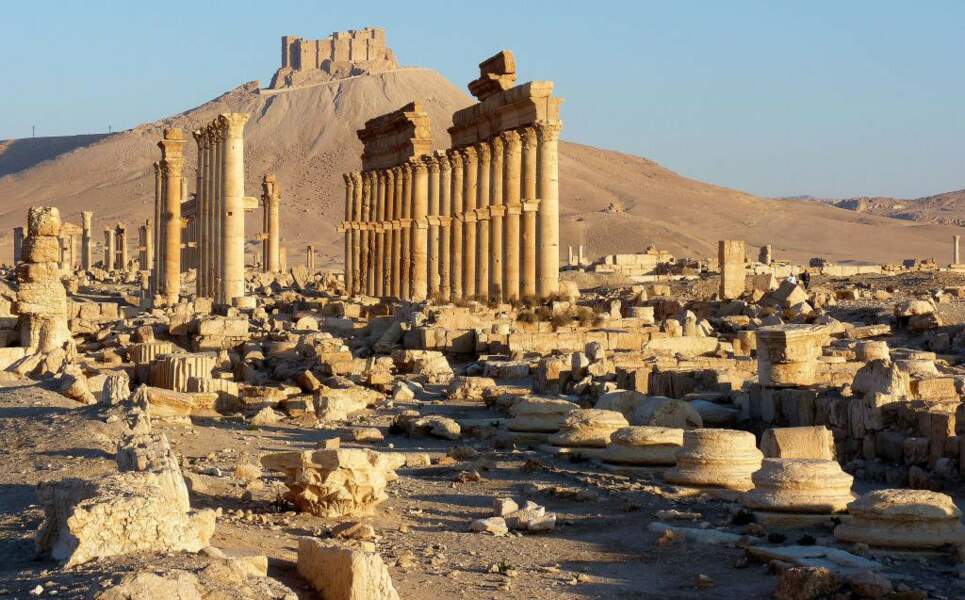 Site antique de Palmyre dominé par la citadelle Qalat ibn Maan du XIIe siècle