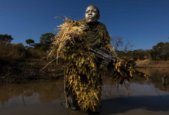 Zimbabwe : les femmes Akashinga, en lutte contre le braconnage – 1er prix catégorie "environnement" (image unique)