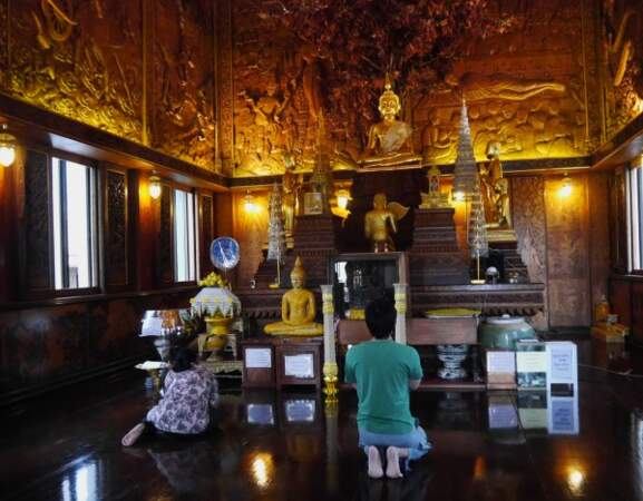 Thaïlande - Des temples de Wat Bang Kung au marché flottant d’Amphawa