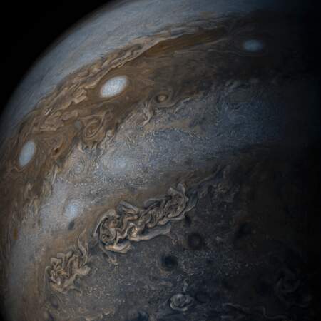 Gros plan sur les nuages à la surface de Jupiter