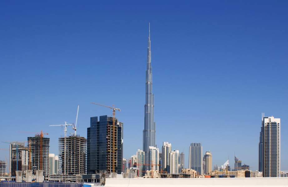 2. La Burj Khalifa à Dubaï (Émirats arabes unis) avec 828 mètres de hauteur (2010)