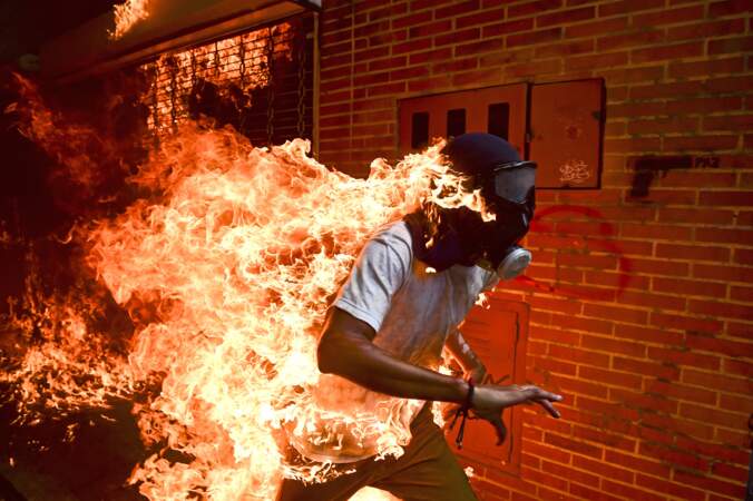 Crise au Venezuela / Photo de l'année et premier prix dans la catégorie "actu chaude" (image unique)
