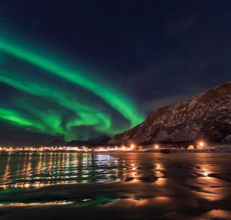 Aurore boréale sur la plage de Ramberg, Norvège