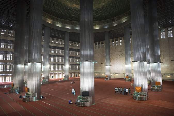 La colossale mosquée d'Istiqlal, à Jakarta, est ouverte à tous