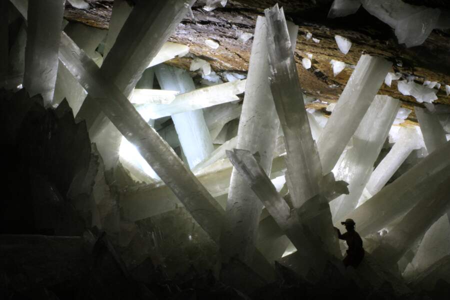 Des cristaux géants dans la mine de Naïca, au Mexique