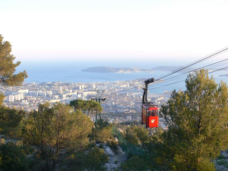 Le téléphérique du mont Faron, emblème de Toulon