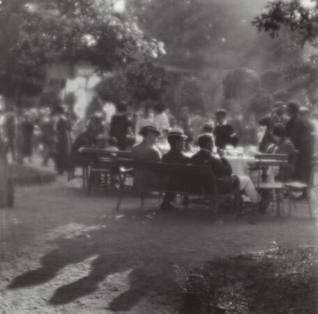 Dimanche après-midi à l’île Kolín, vers 1922–1926