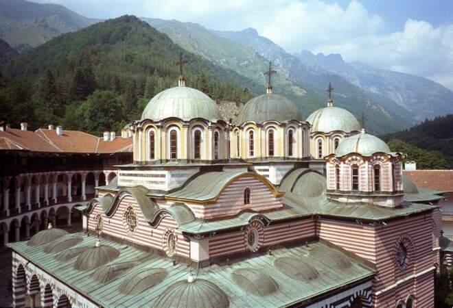 Monastère de Rila, en Bulgarie, par impitoyable