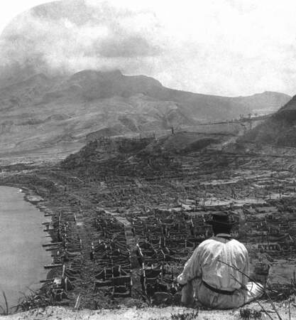 Le 9 mai 1902, au pied de la montagne Pelée, tout est dévasté