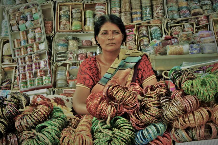 Vendeuse de bracelets à New Delhi