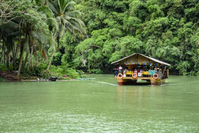 9e destination : la rivière Loboc aux Philippines
