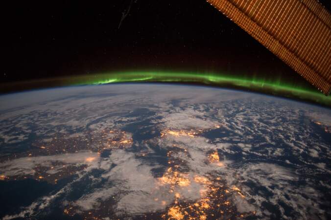 L'Irlande, le Royaume-Uni et la Scandinavie sous les lueurs émeraude d'une aurore boréale