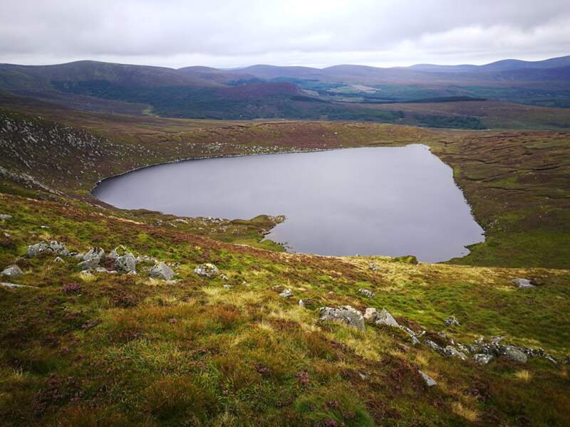 Lac dans les montagnes de Wicklow, Irlande