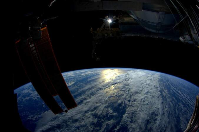 La Station spatiale internationale (ISS) fait le tour de la Terre en 90 minutes