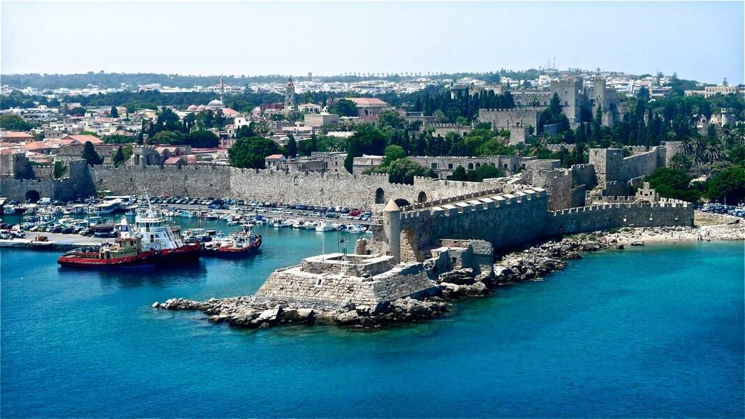 Riche d'histoire, l'île des Chevaliers, à Rhodes, abrite la vieille ville et son port entourés de fortifications