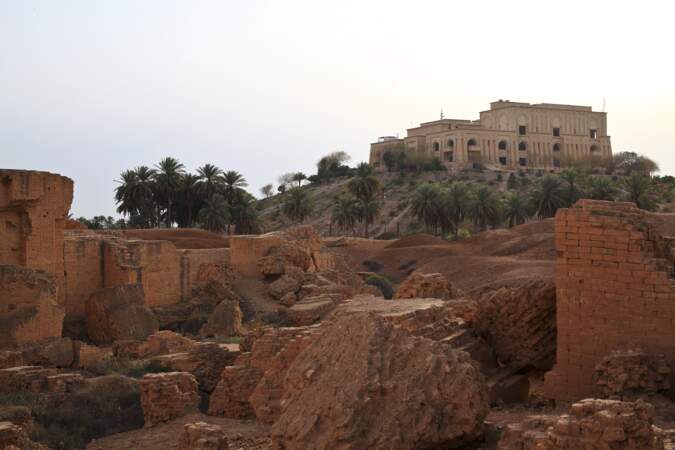 Babylone, surplombée par le palais de Saddam Hussein