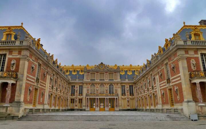 2. Le château de Versailles 
