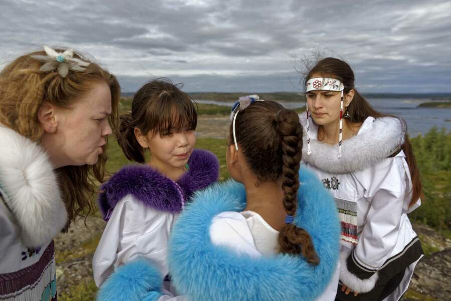 Dès l'enfance, les femmes perpétuent l'art inuit des chants de gorge