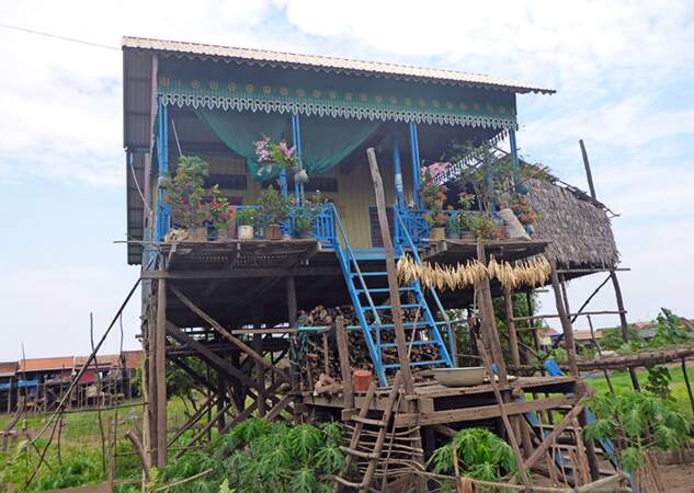 Cambodge - Kompong Khleang : un village sur pilotis