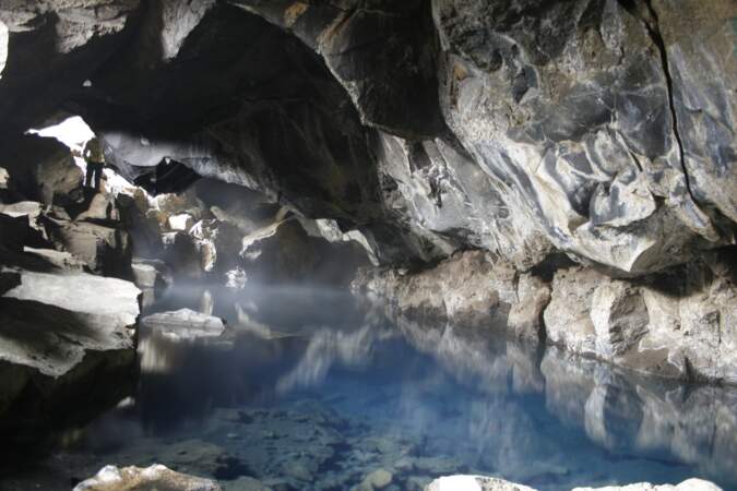 Grjótagjá, dans la région de Myvatn, en Islande : la grotte de Jon et Ygritte