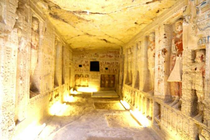 Une tombe inconnue découverte à Saqqarah