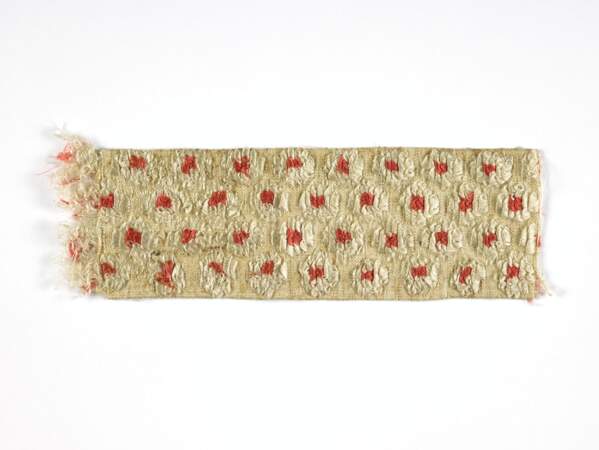 Fragment de la ceinture que portait la
reine Marie-Antoinette à sa première
comparution devant le tribunal
révolutionnaire.