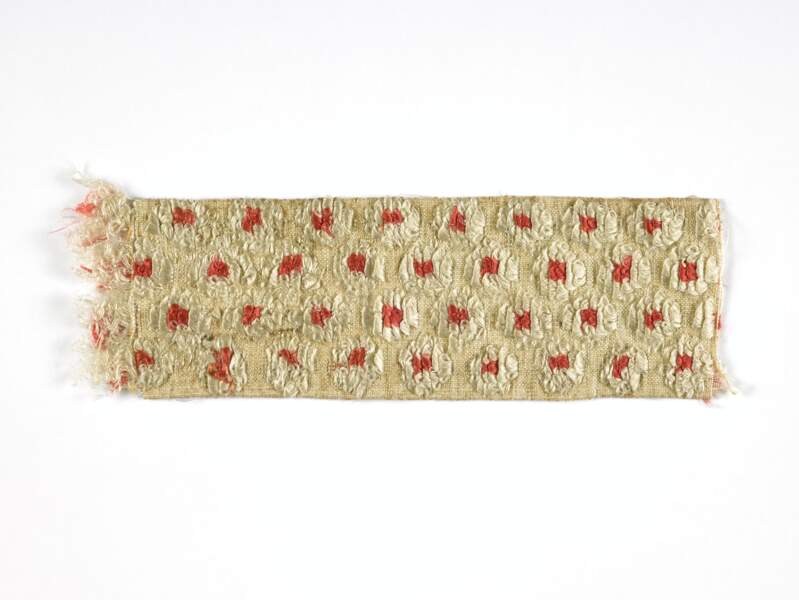 Fragment de la ceinture que portait la
reine Marie-Antoinette à sa première
comparution devant le tribunal
révolutionnaire.