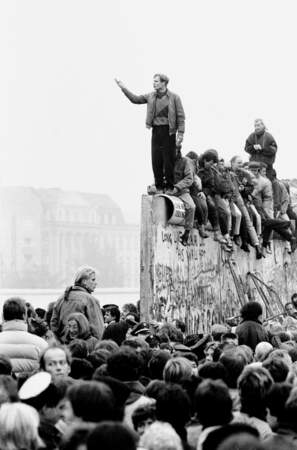Berlinois en liesse au lendemain de la chute du Mur