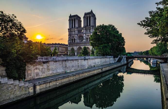 Notre-Dame de Paris vue des quais de Seine