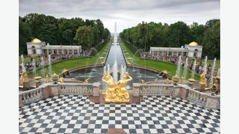 Peterhof (Petrodvorets, de son nom russe), ancien palais d'été de Pierre Le Grand