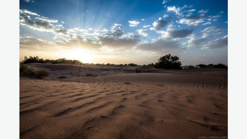 Coucher de soleil dans le désert marocain 
