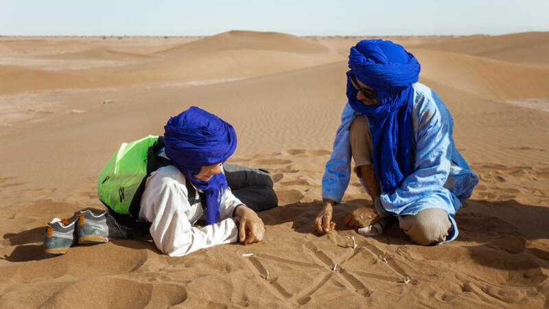 Jeu de dames dans le désert marocain