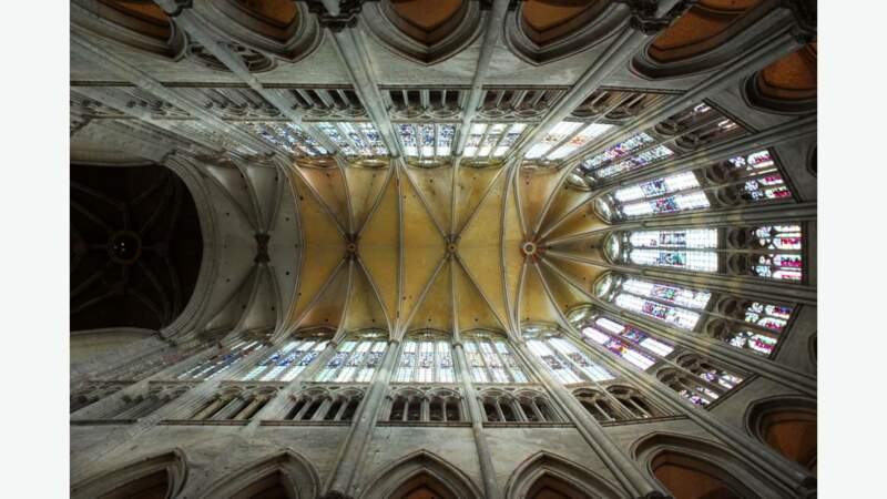 Chœur gothique de la Cathédrale Saint-Pierre de Beauvais, France 