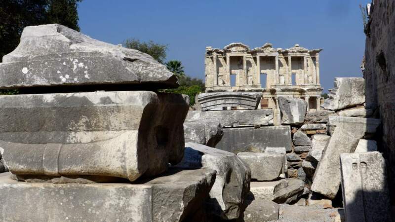 La grande bibliothèque sur le site antique d'Éphèse