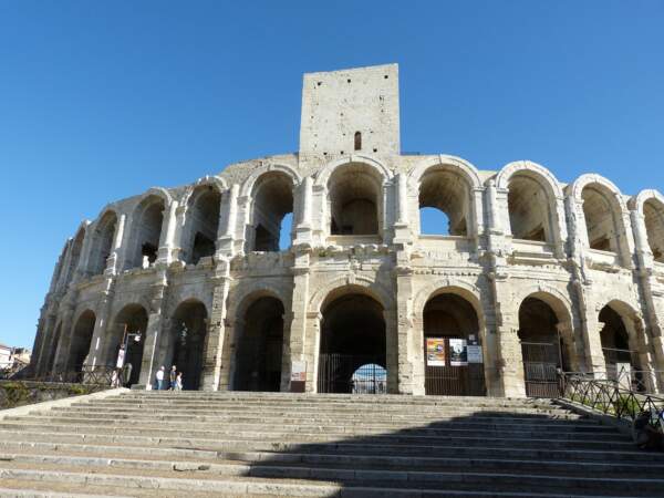 Les arènes d’Arles. Fidèle à Rome, la cité vit s’ériger cet amphithéâtre (entre 80 et 90).
