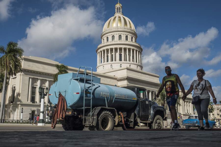 La Havane, janvier 2020 : livraison d’eau pour les immeubles en face du Capitole