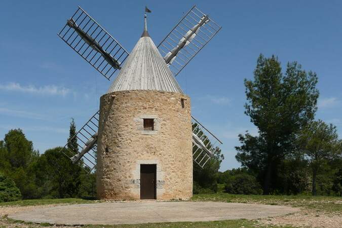 Moulin à vent de Vénéjan (Gard)