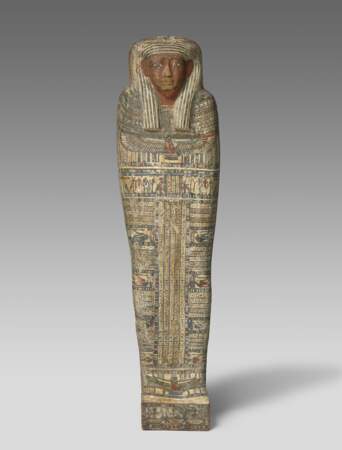 Cercueil intérieur de Ptahirdis, sa momie et ses bandelettes