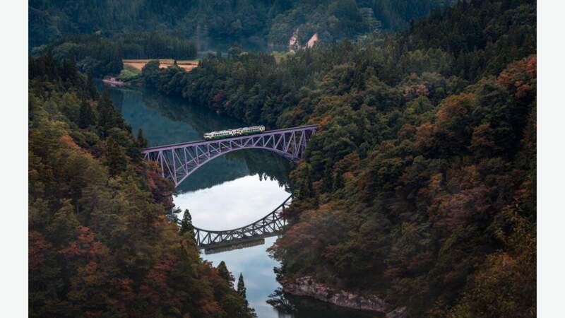 
Pont suspendu au-dessus de la rivière Tadami