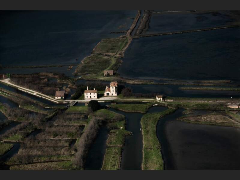 Vue aérienne de l’embouchure du delta du Pô, près du Valle Veniera, en Italie. 