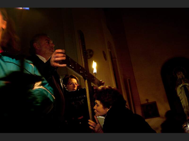 Célébration du Vendredi saint à Boccasette, en Italie. 