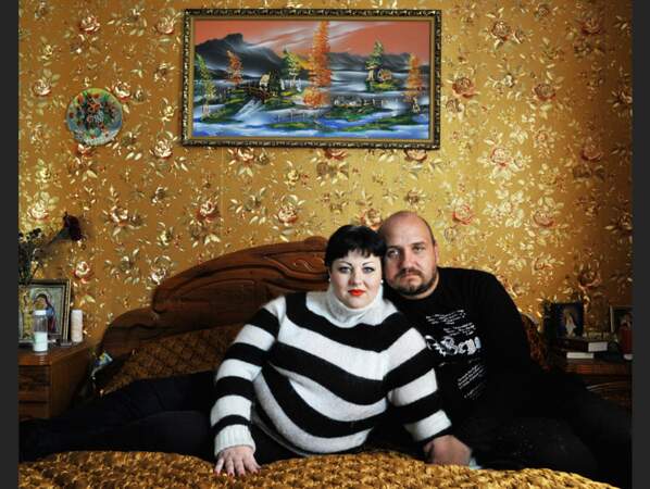 Ce couple et leurs enfants vivent à Bazar, dans le périmètre interdit de Tchernobyl, en Ukraine.