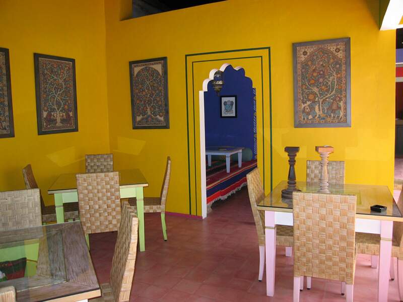 La salle du restaurant indien Sangam, à Jogjakarta, en Indonésie.