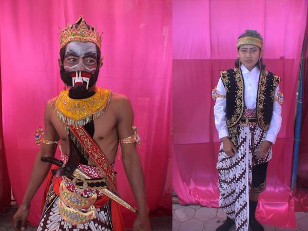 Danseurs de reog, à Bebekan, en Indonésie. 