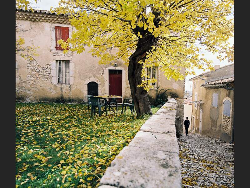 Le village de Banon, dans les Alpes-de-Haute-Provence (Provence-Alpes-Côte d'Azur).