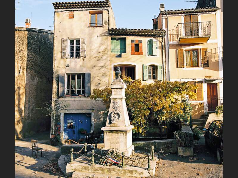 Le village de Correns, dans le Var (Provence-Alpes-Côte d'Azur).
